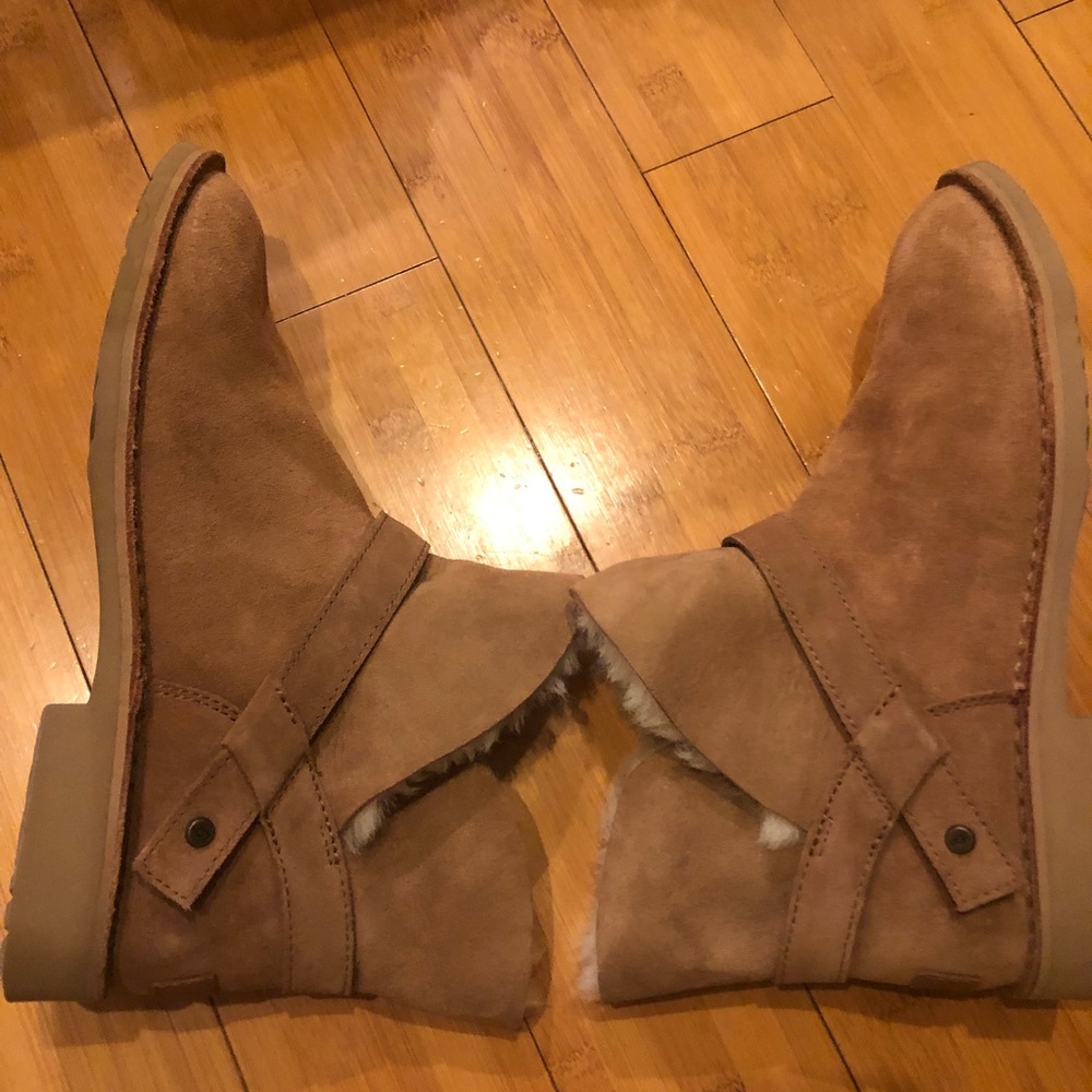 Ugg boots size 11 - Picture 2 of 7